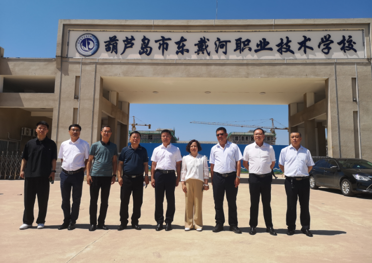 綏中縣人民政府常務(wù)副縣長(zhǎng)蒞臨我?？疾? class=