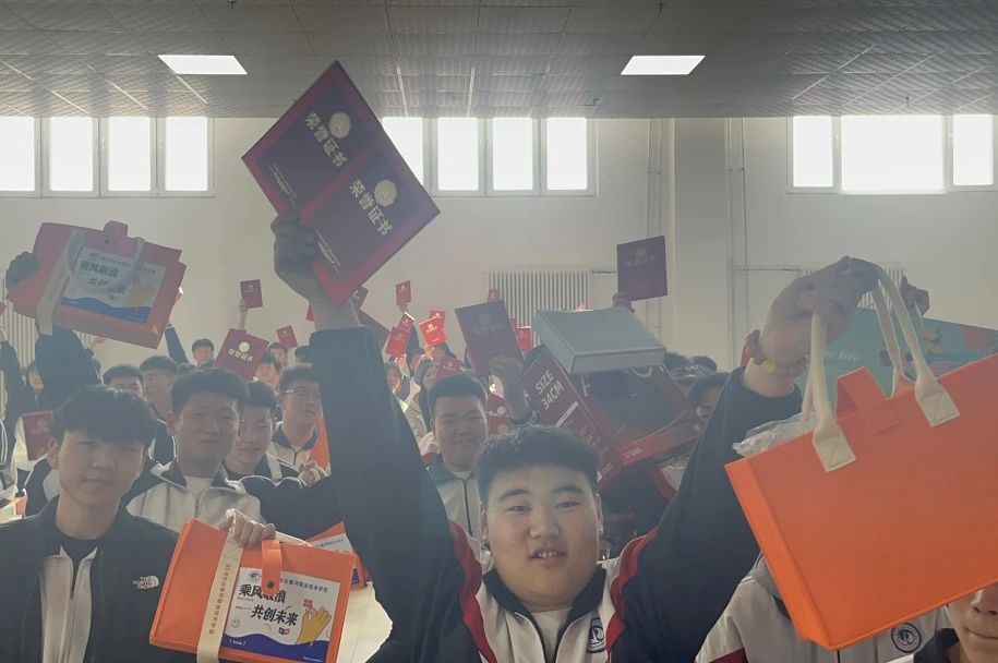 表彰先進(jìn)，激勵(lì)成長(zhǎng)！